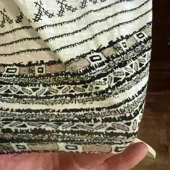 Lucky Brand ladies sleeveless blouse Large. NWT. Tassels in front V neck - Picture 3 of 12